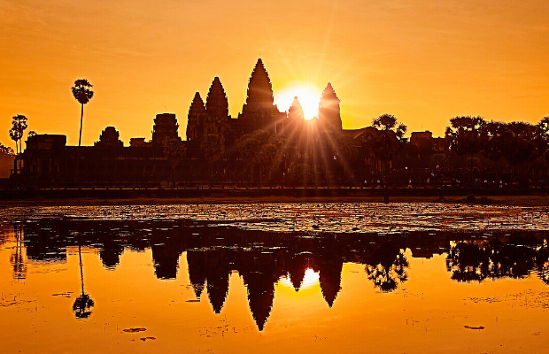 Angkor Wat Sunrise & Small Circuit Tour